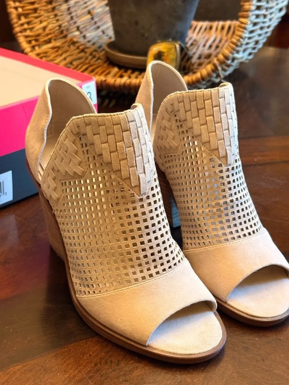NIB Vince Camuto Fritzey Cutout Woven Suede Booties Taupe 8M